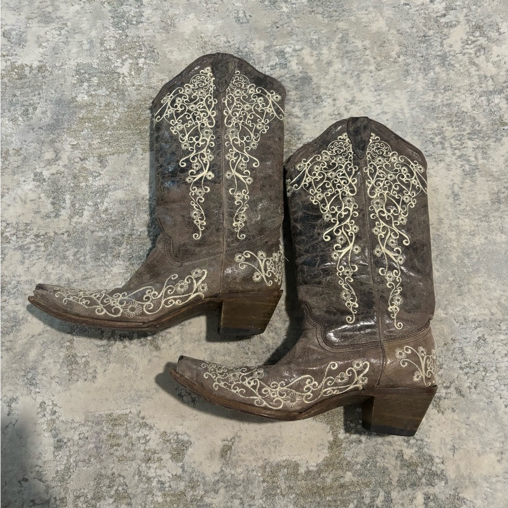 Women’s size 10 cowboy boots